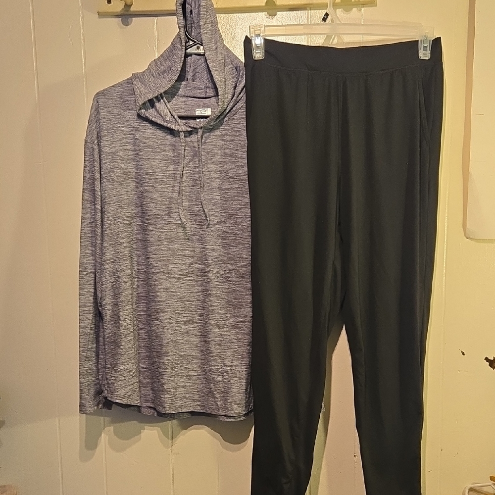32 Degrees Heathered Gray Hoodie and Black Leggings Set